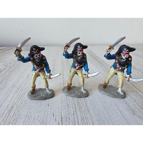 Lemax blackbeards ghost pirate Halloween people swords skeleton accessory fighti - Picture 1 of 5